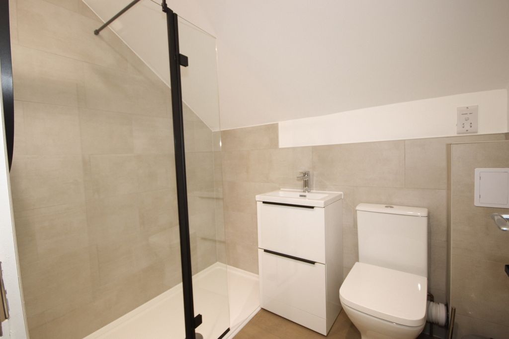 Property photo 3 of 4 Bathroom