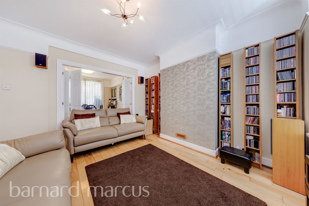 Property photo 3 of 12