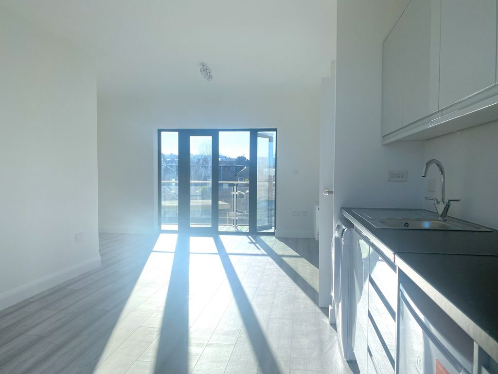 Property photo 1 of 7 2 Bed Apartment In Denmark Hill