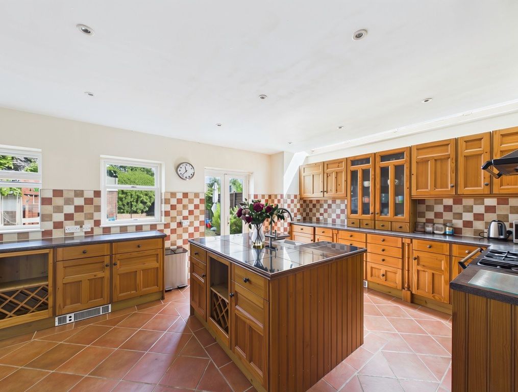 Property photo 3 of 14 Gallery
