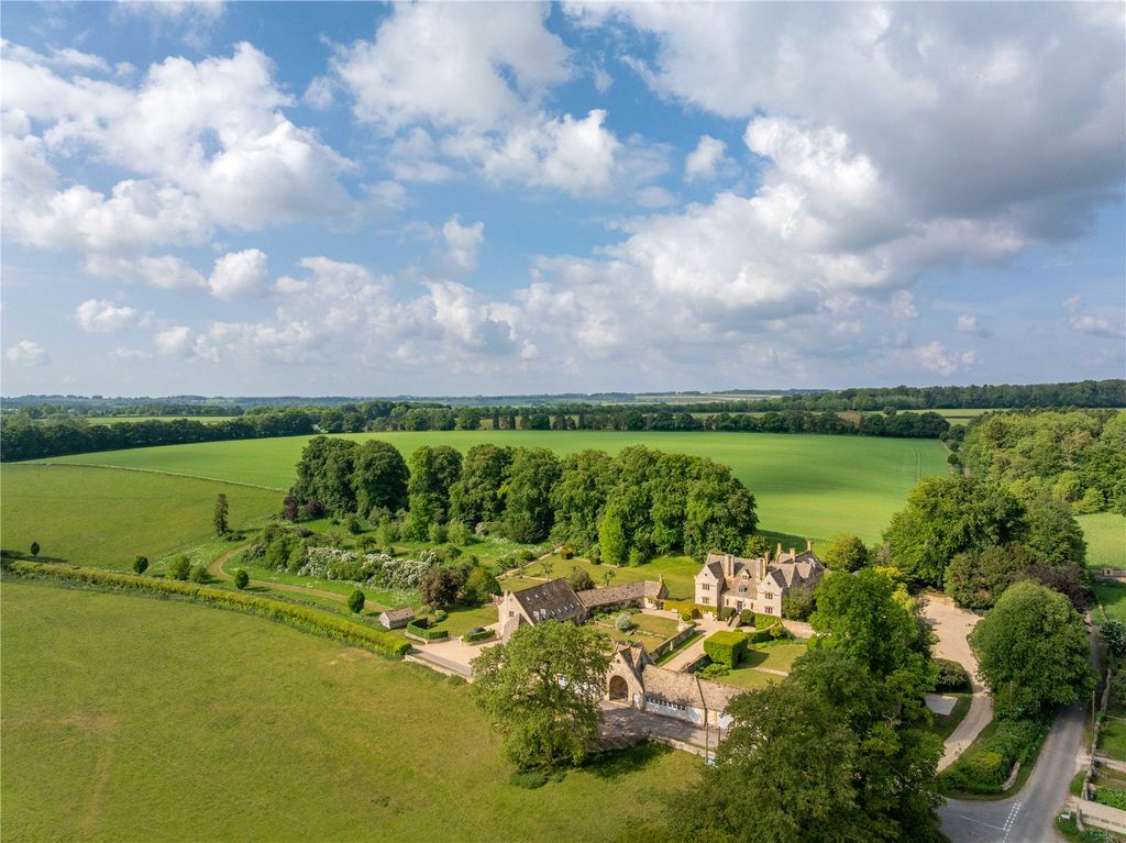 Property photo 3 of 30 Hinchwick Manor