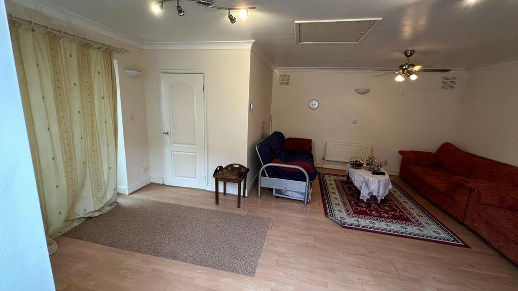 Property photo 2 of 3