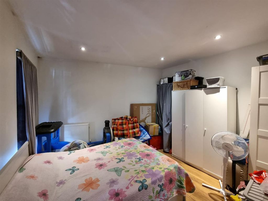 Property photo 3 of 5 Bedroom