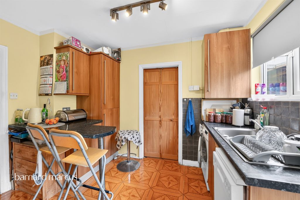 Property photo 3 of 23