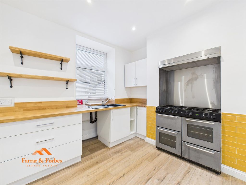 Property photo 3 of 16 Cam03956G0-Pr0199-Still014.Jpg