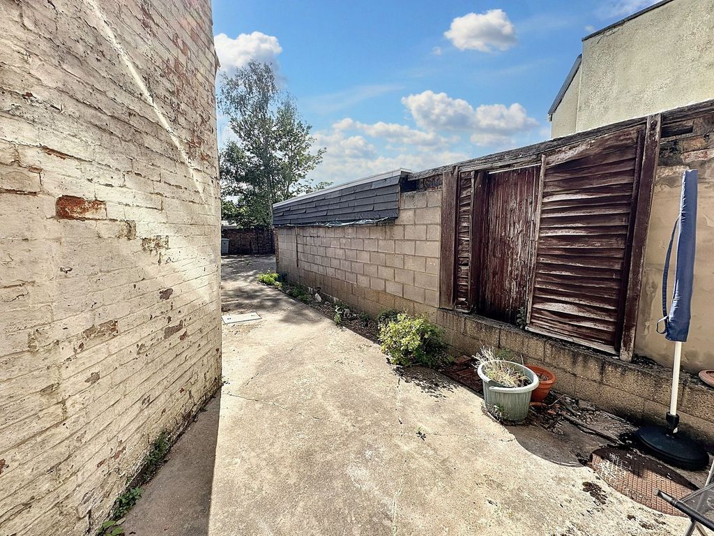 Property photo 3 of 4 Courtyard Garden