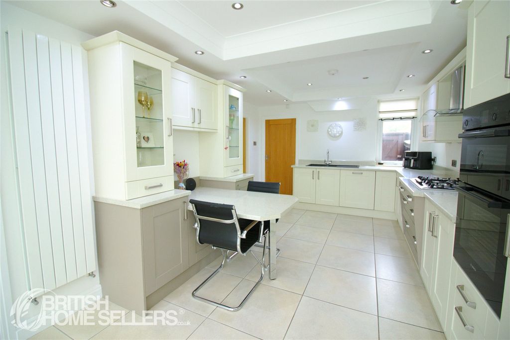 Property photo 2 of 40 Picture No. 31