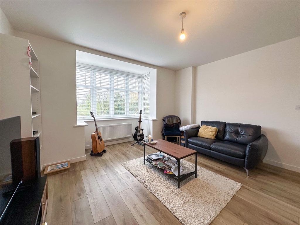 Property photo 3 of 33