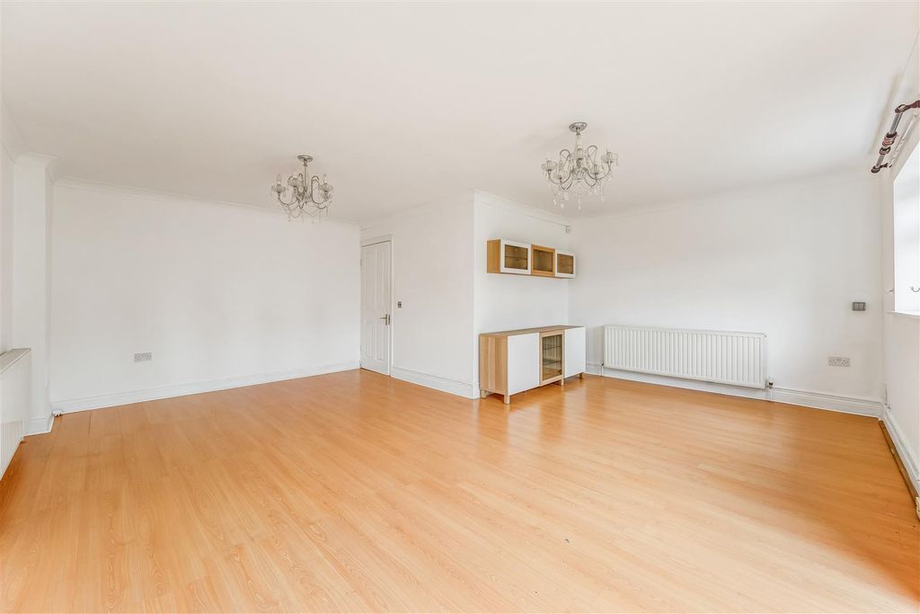 Property photo 3 of 26 1A Arlington Road-73_4_5.Jpg