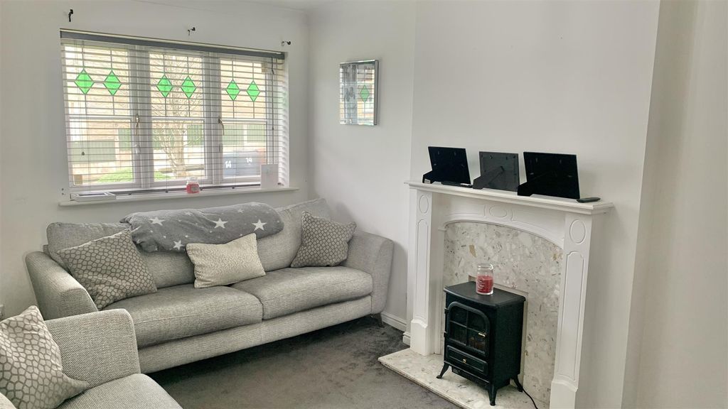 Property photo 2 of 12 Living Room