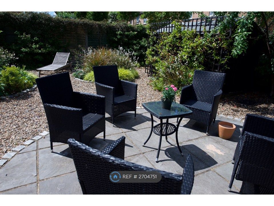 Property photo 3 of 14 Al Fresco Eating / Drinking