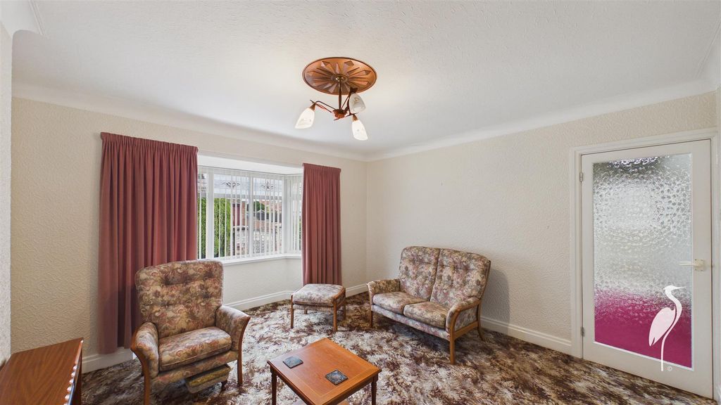 Property photo 3 of 22 Lounge