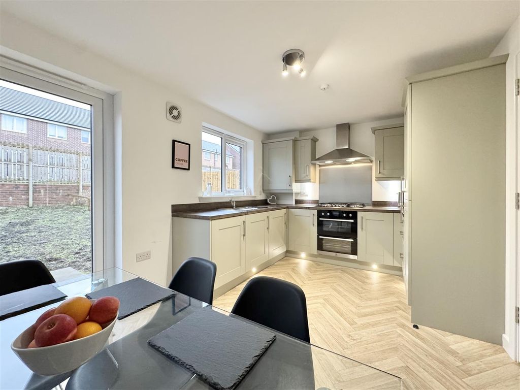 Property photo 3 of 19 Kitchen / Dining