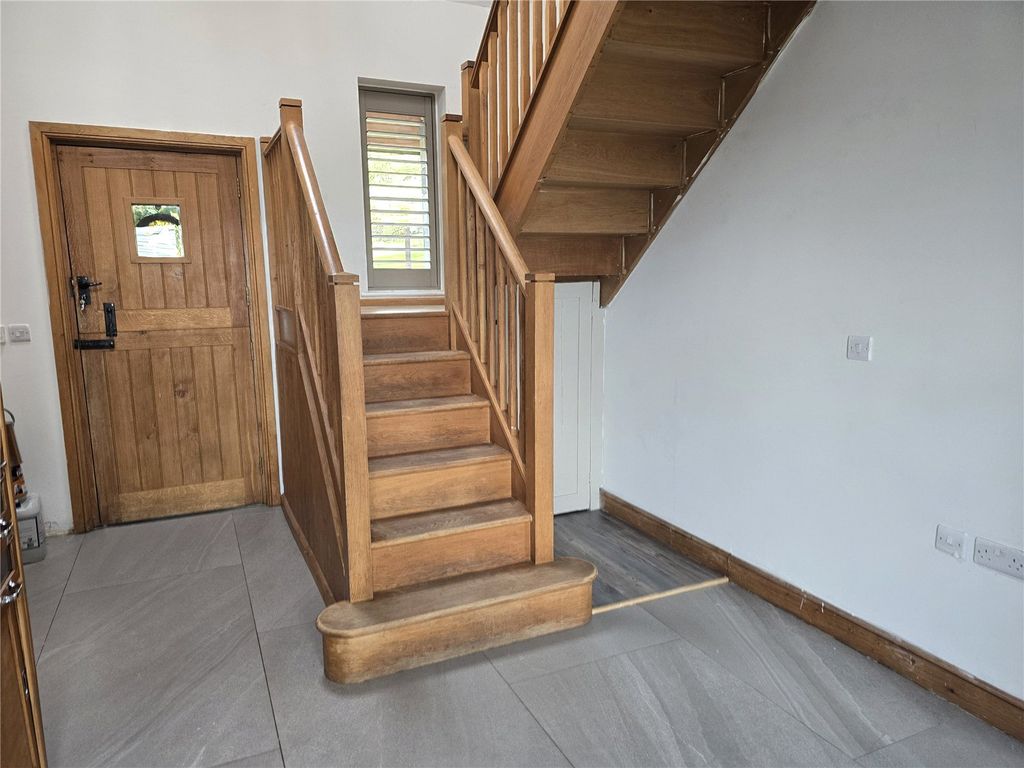 Property photo 2 of 22 Picture No. 17