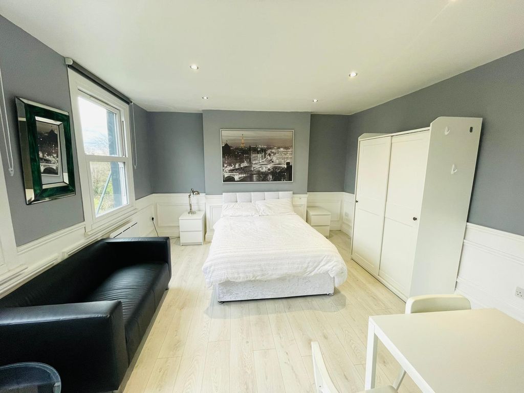 Property photo 3 of 11 Gallery