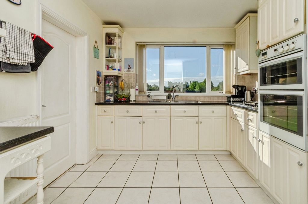 Property photo 3 of 17 Photo