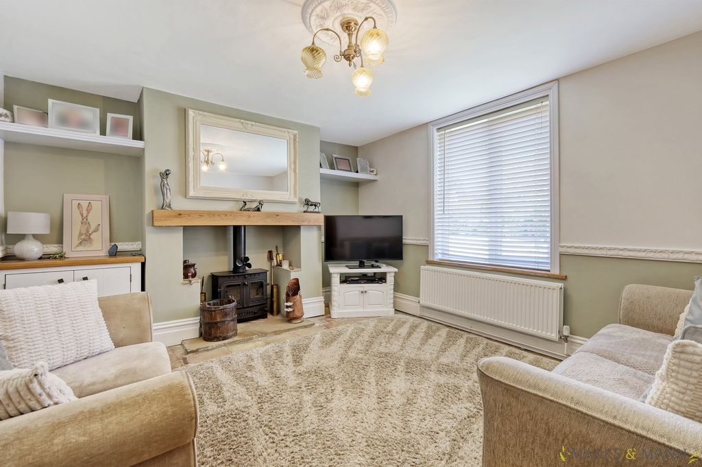 Property photo 2 of 31