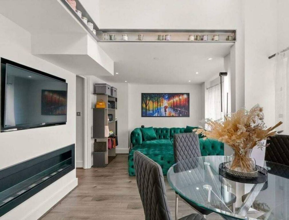 Property photo 2 of 19