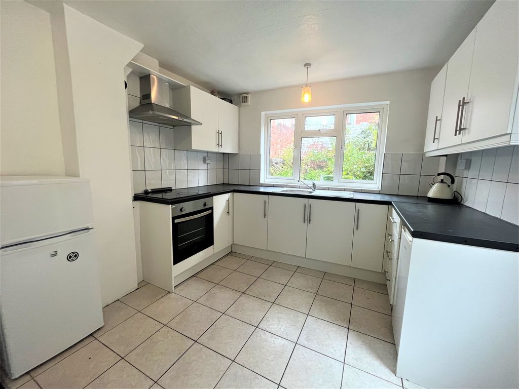 Property photo 2 of 12 Kitchen