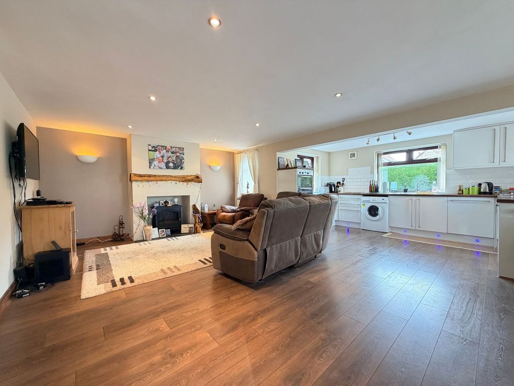 Property photo 3 of 37