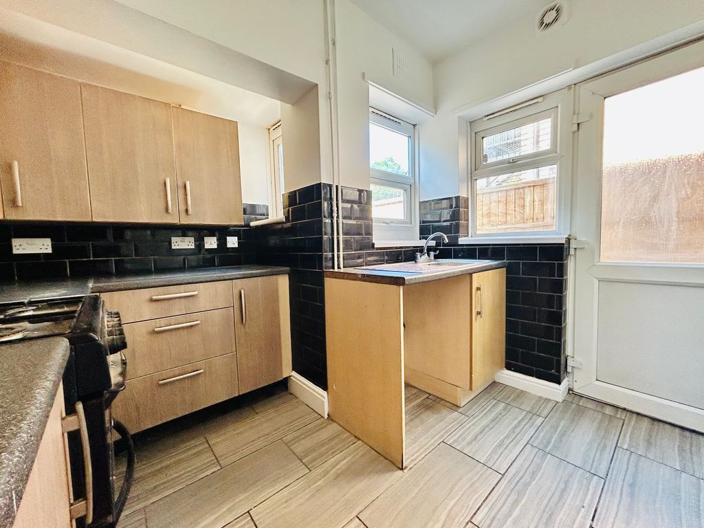 Property photo 2 of 9 Kitchen