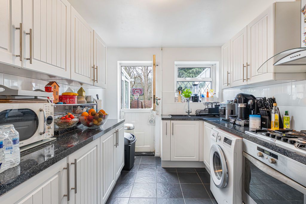 Property photo 3 of 19 Kitchen