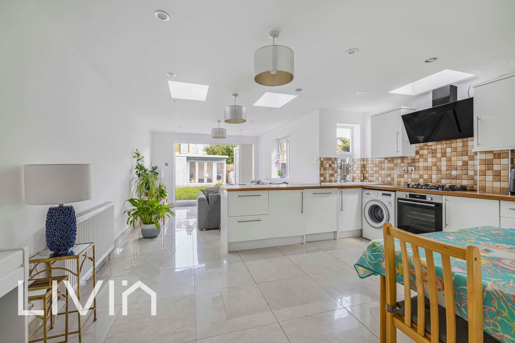 Property photo 2 of 9 120A7119