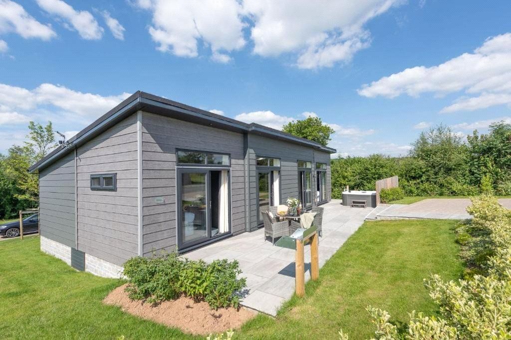 Property photo 2 of 23 Terrace