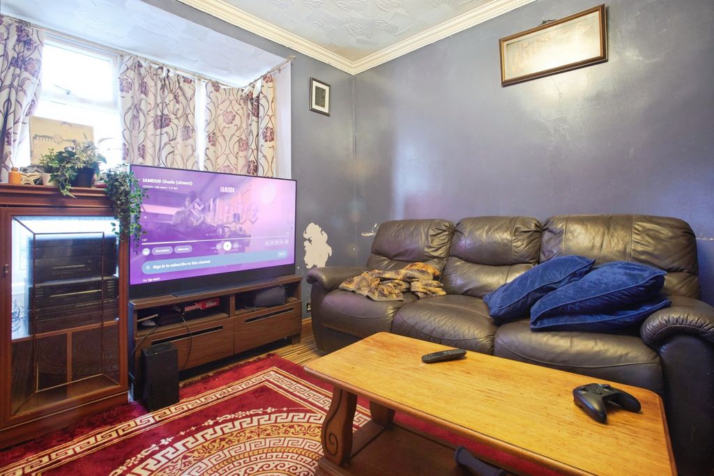 Property photo 2 of 19