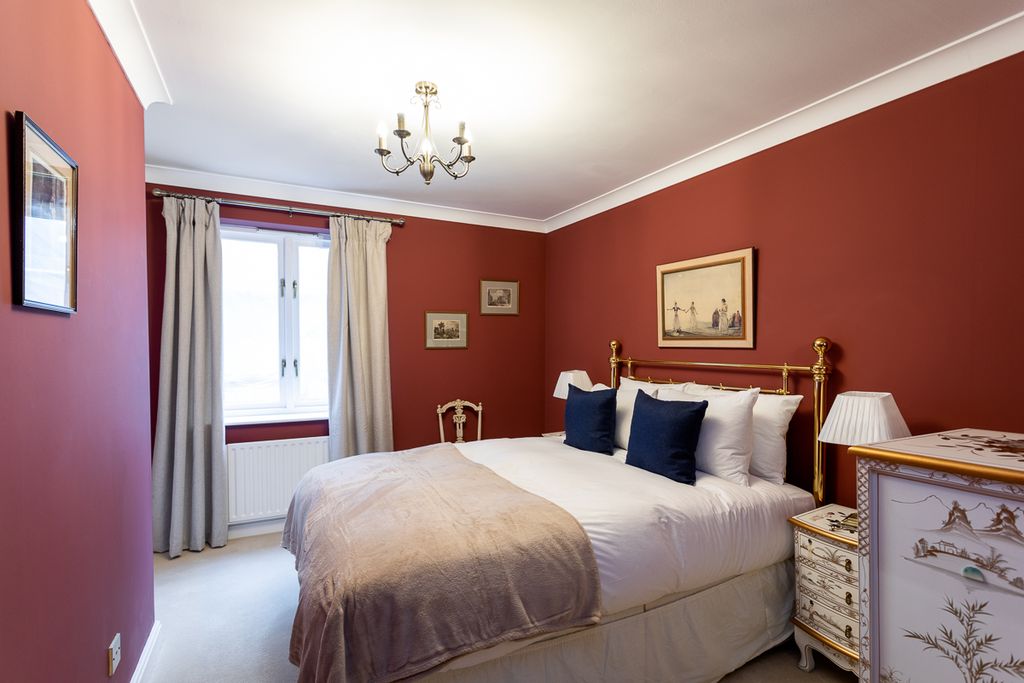 Property photo 3 of 25