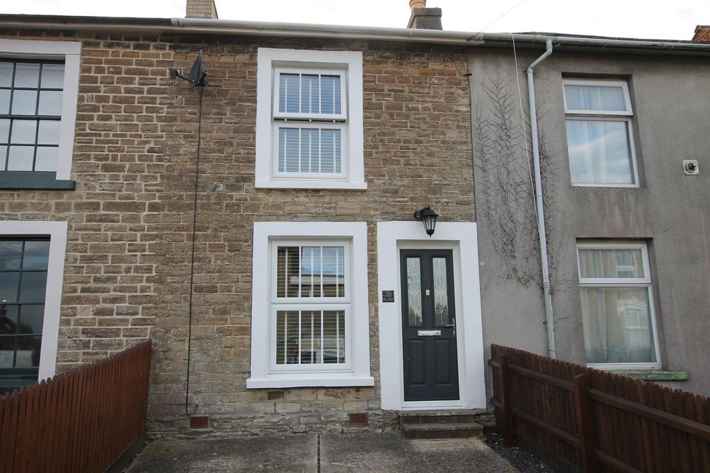 Property photo 1 of 10 .