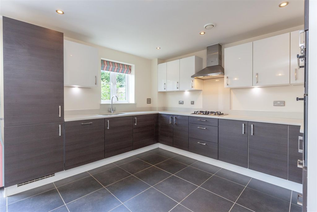 Property photo 3 of 10 Kitchen.Jpg