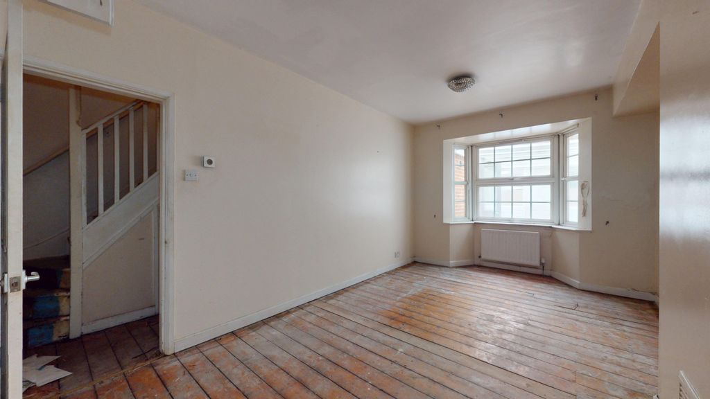 Property photo 2 of 18 99 Wulfstan Street, Shepherds Bush, London, W12 0Aa
