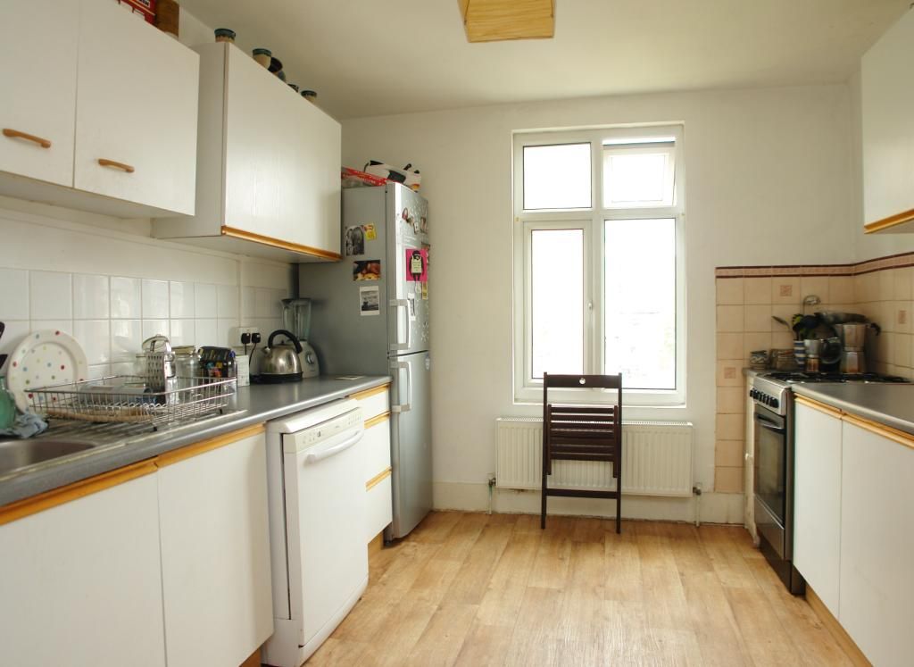 Property photo 3 of 8 Kitchen