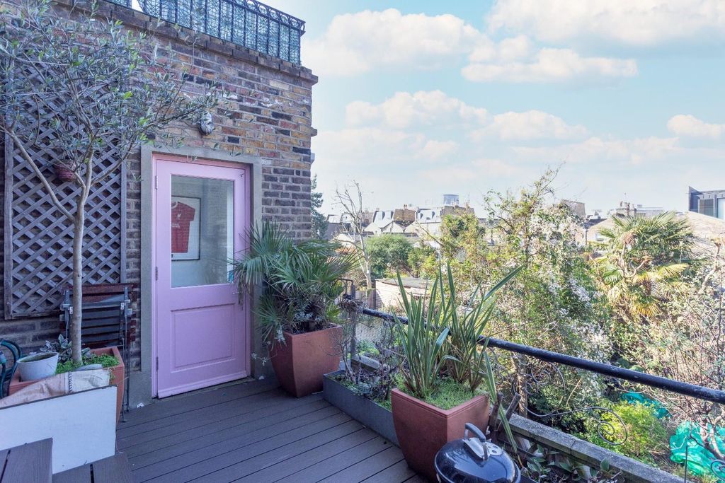 Property photo 2 of 11 Terrace