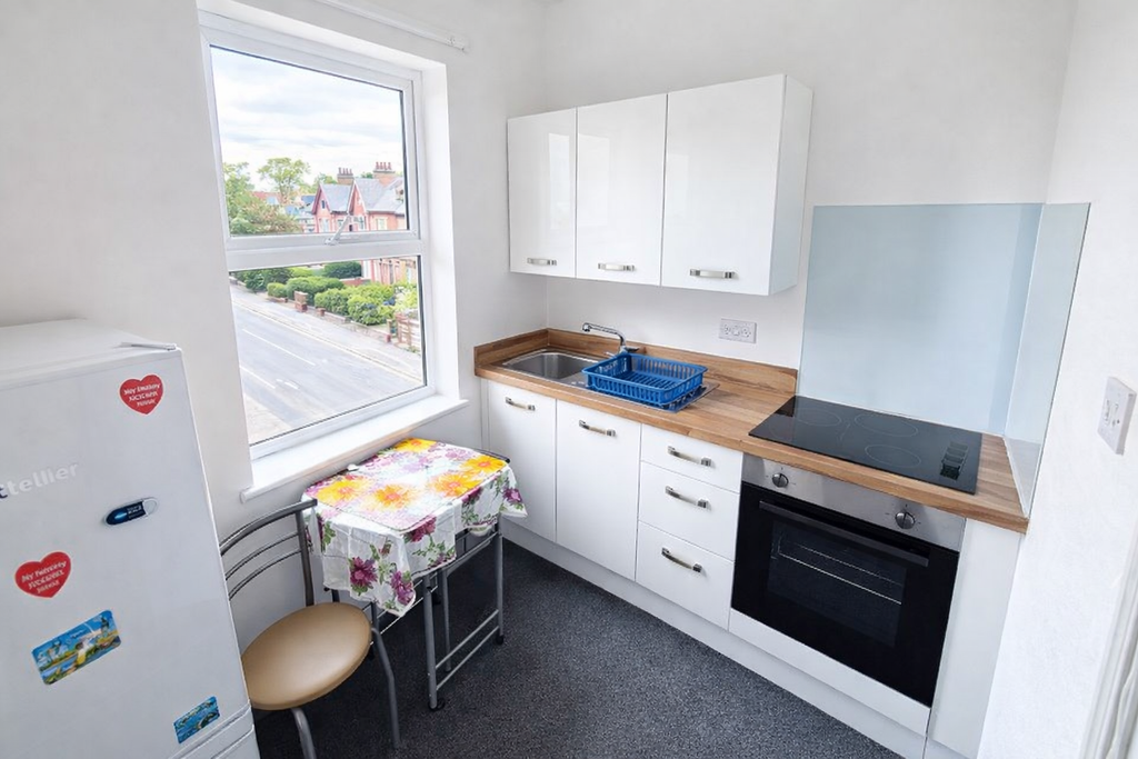 Property photo 3 of 6 Separate Kitchen