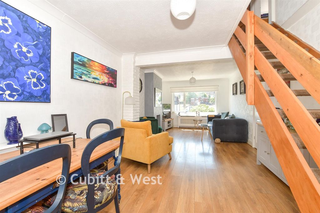 Property photo 3 of 10 Dining Area