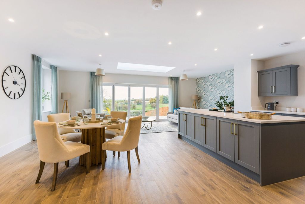 Property photo 2 of 22