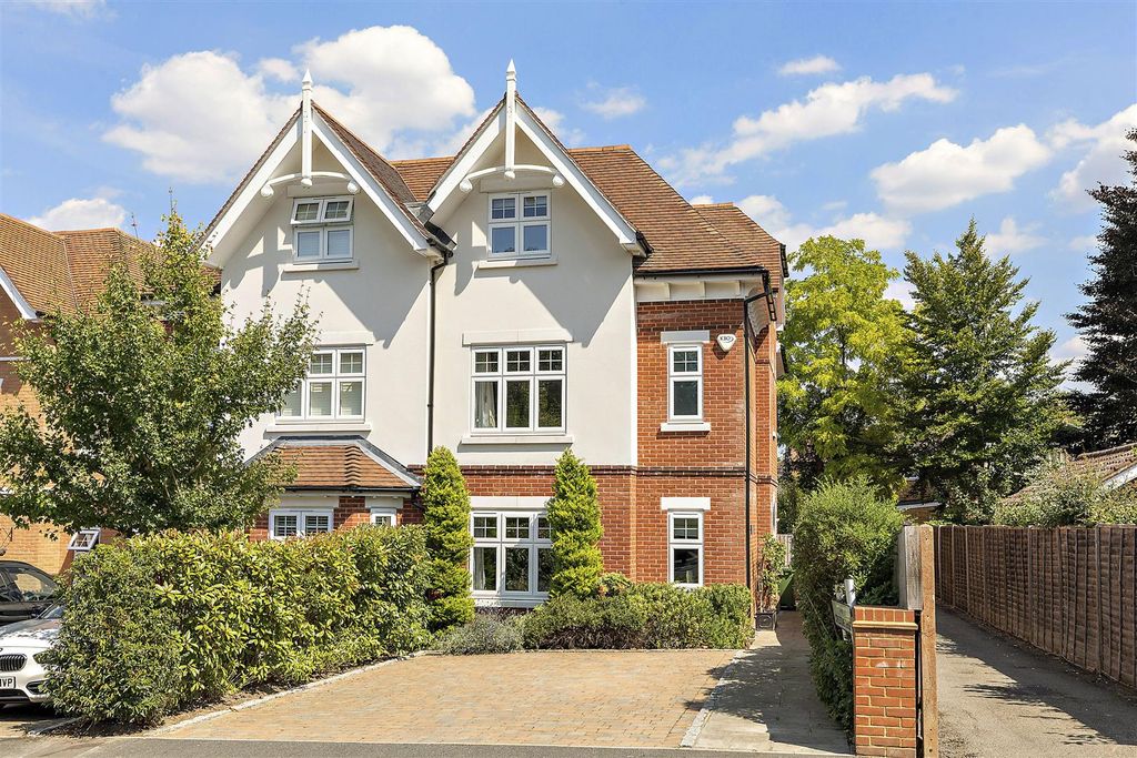 Property photo 1 of 24 6 Coplestone Chase.Jpg