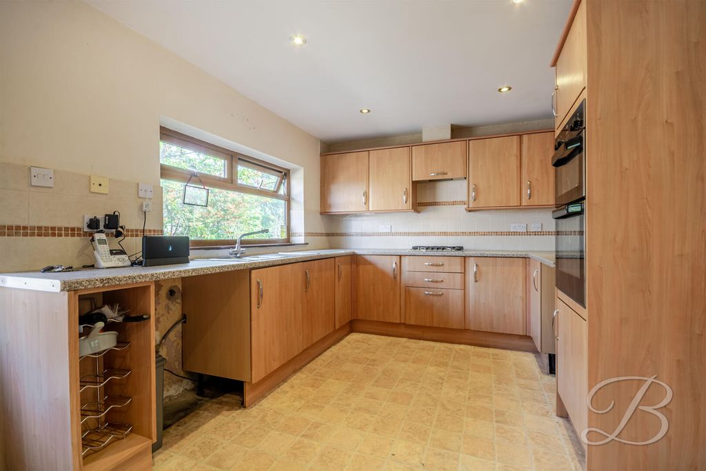Property photo 2 of 25 Kitchen