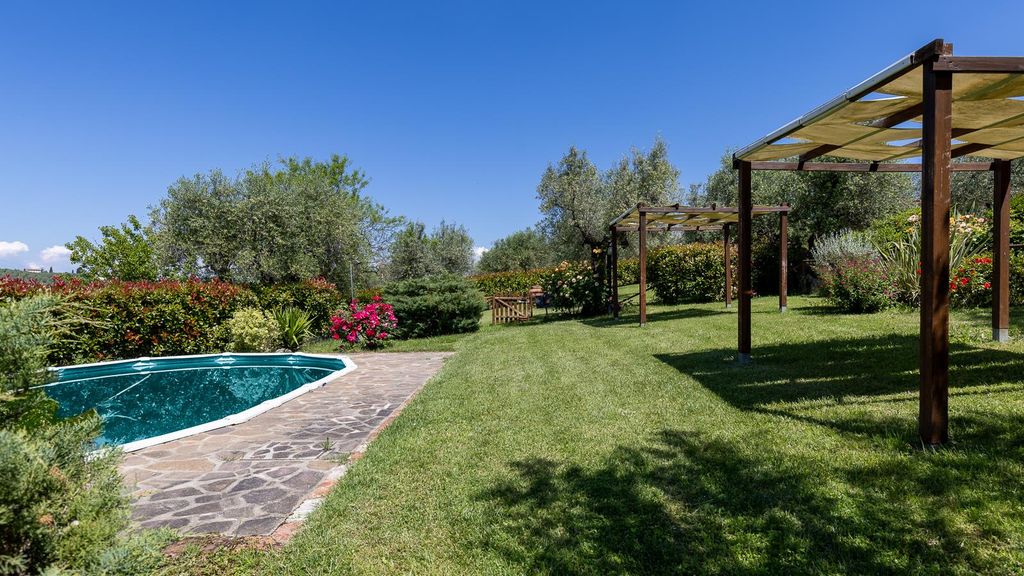 Property photo 2 of 17 Image