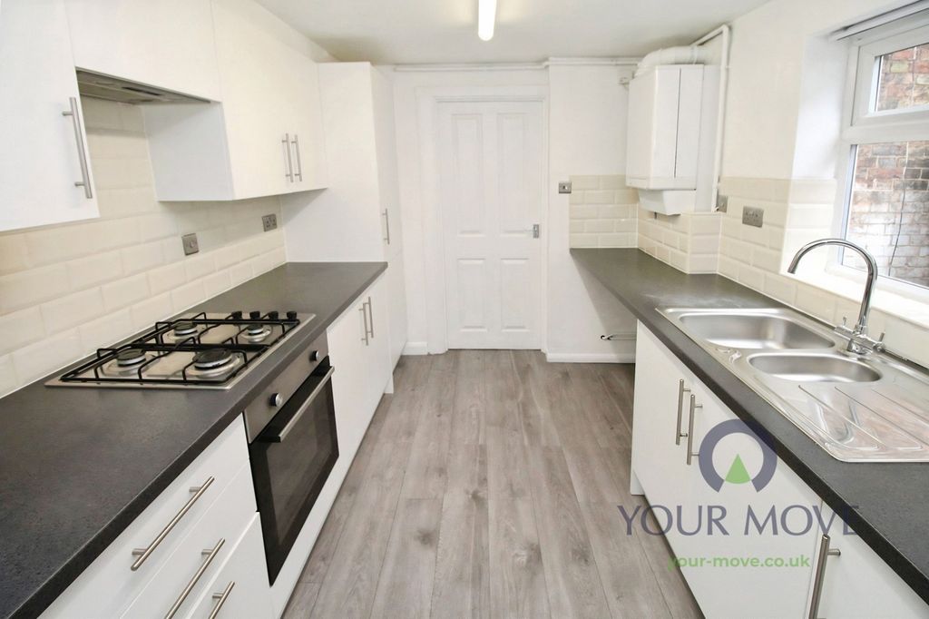 Property photo 3 of 13 Kitchen