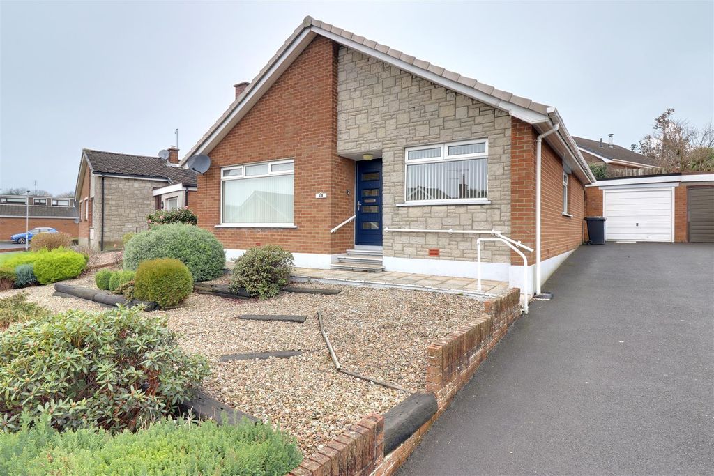 Property photo 1 of 18 Entrance