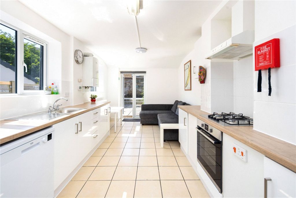 Property photo 2 of 22 Kitchen