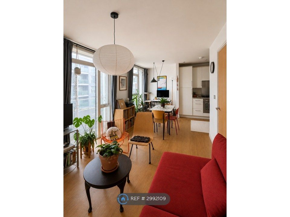 Property photo 1 of 11 Living/ Dining Space