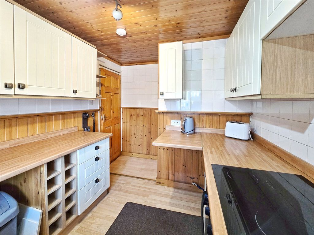 Property photo 3 of 14 Kitchen