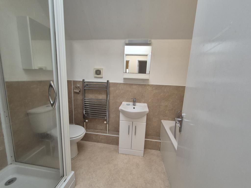 Property photo 3 of 10 Bathroom 1