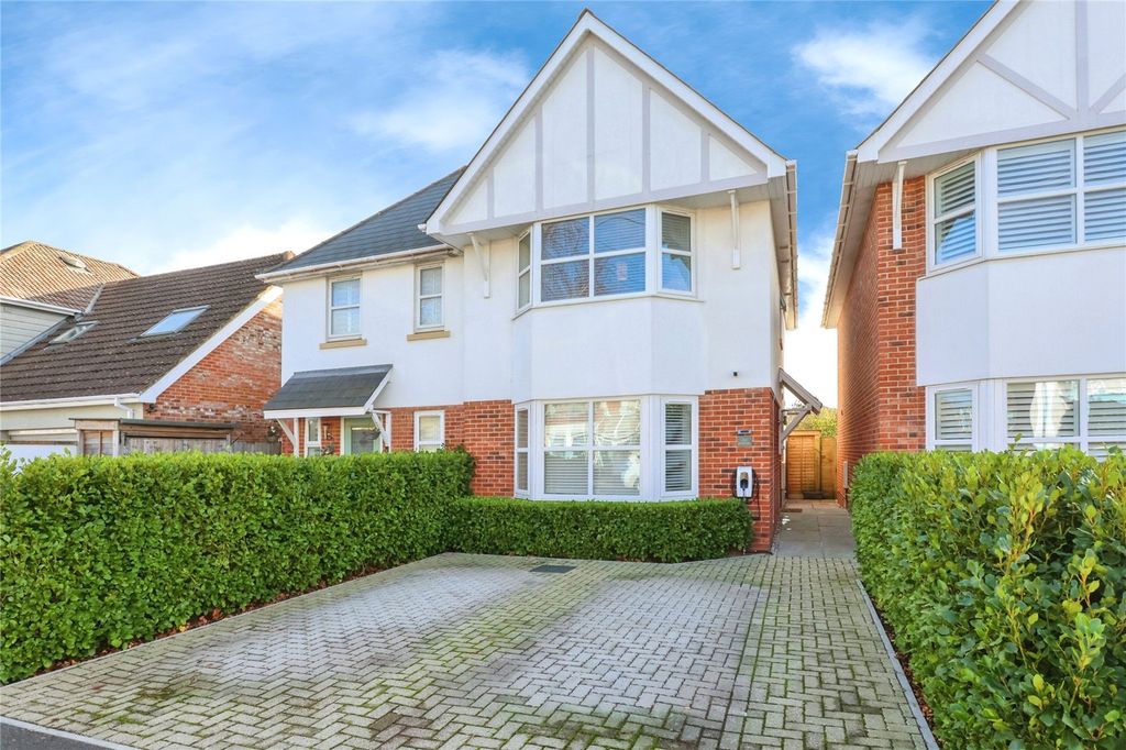 Property photo 1 of 18 Picture No. 01