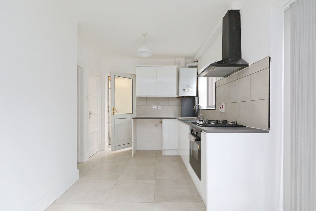 Property photo 3 of 15 Kitchen