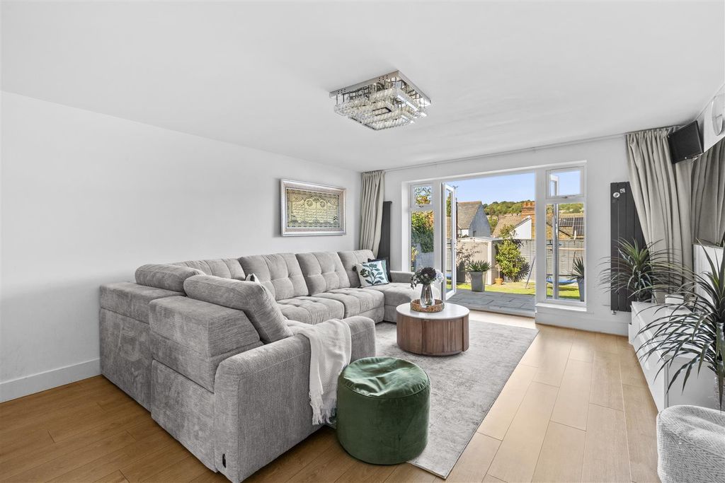 Property photo 3 of 15 Ogilvie Road-9.Jpg